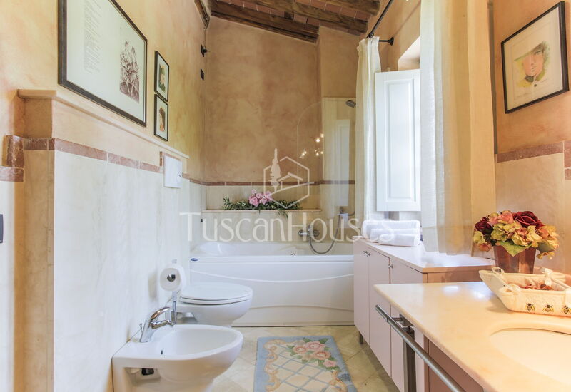 Meriggio Barn By Tuscanhouses: Bathroom