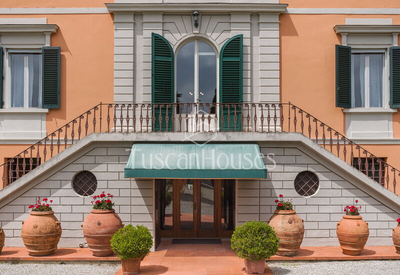 Villa de Fiori 10 by Tuscanhouses