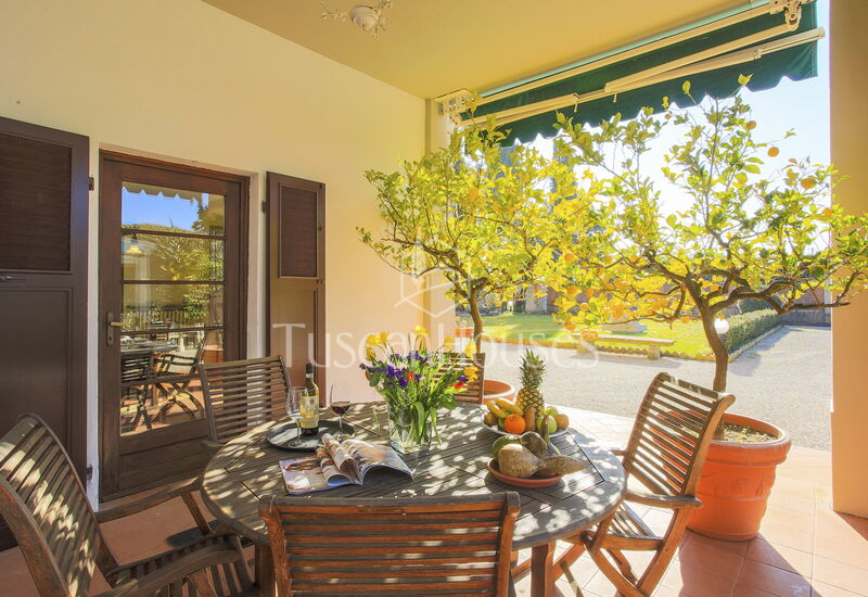 Villa de Fiori 10 by Tuscanhouses