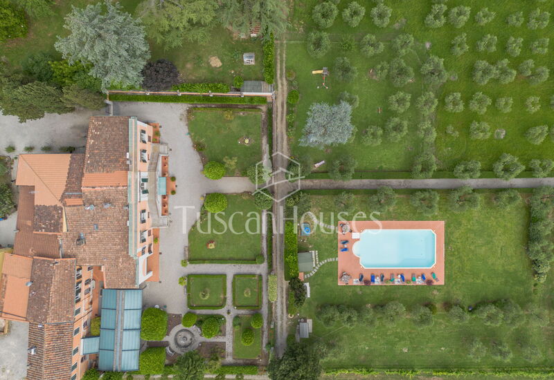 Villa de Fiori 10 by Tuscanhouses