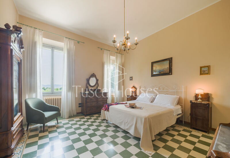 Villa de Fiori 10 by Tuscanhouses
