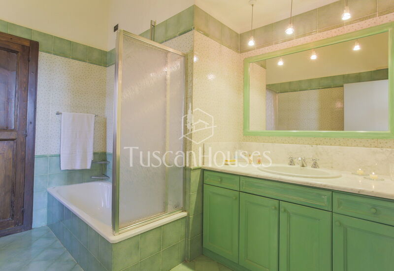 Villa de Fiori 10 by Tuscanhouses