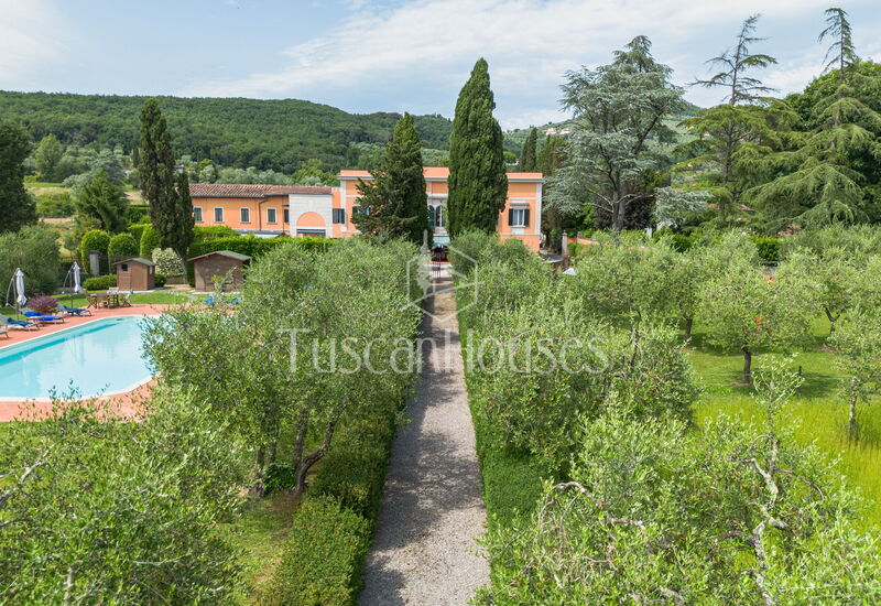 Villa de Fiori 10 by Tuscanhouses