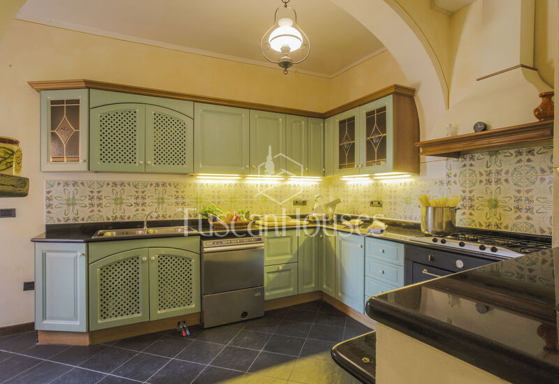 Villa de Fiori 10 by Tuscanhouses