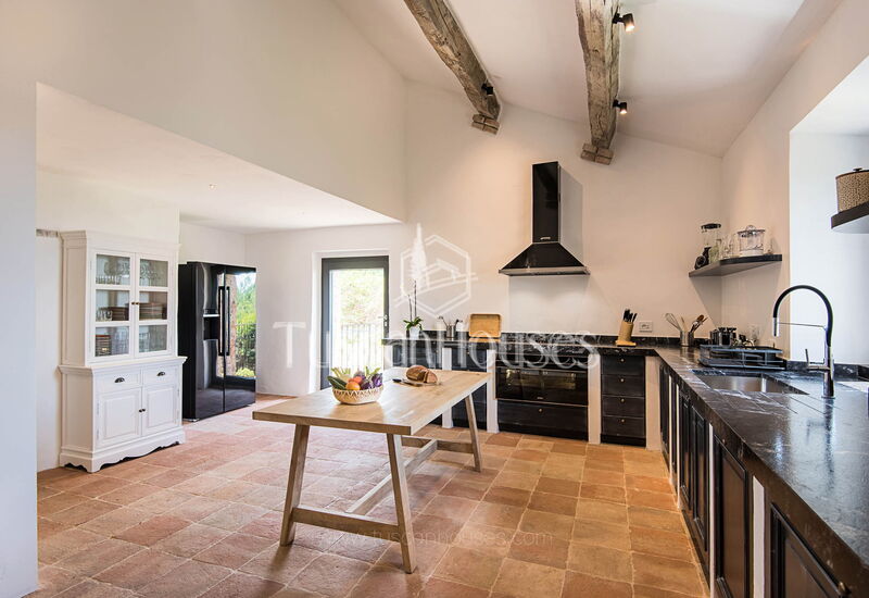 Castello di Ugo by Tuscanhouses: Common Room, Other Room