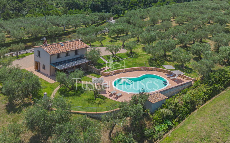 Casa degli Olivi by Tuscanhouses