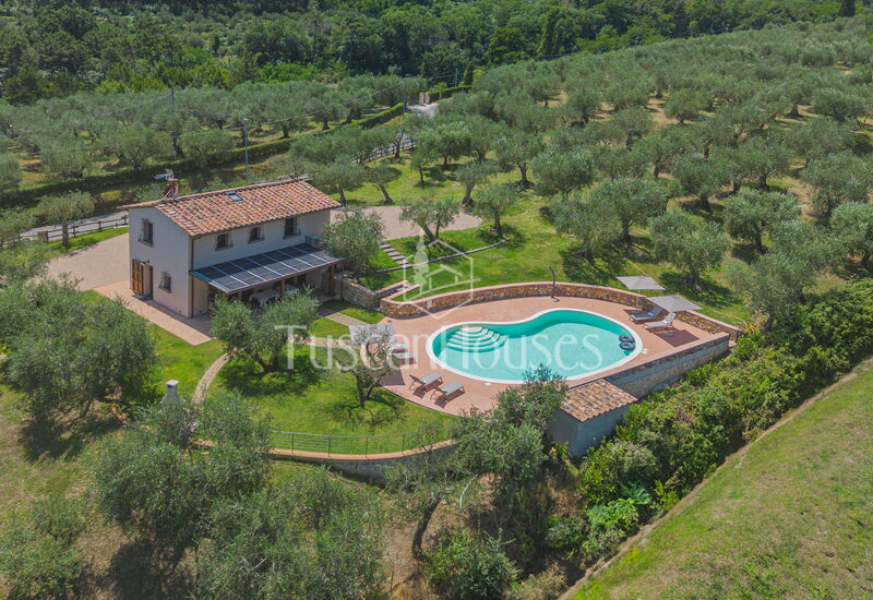 Casa degli Olivi by Tuscanhouses