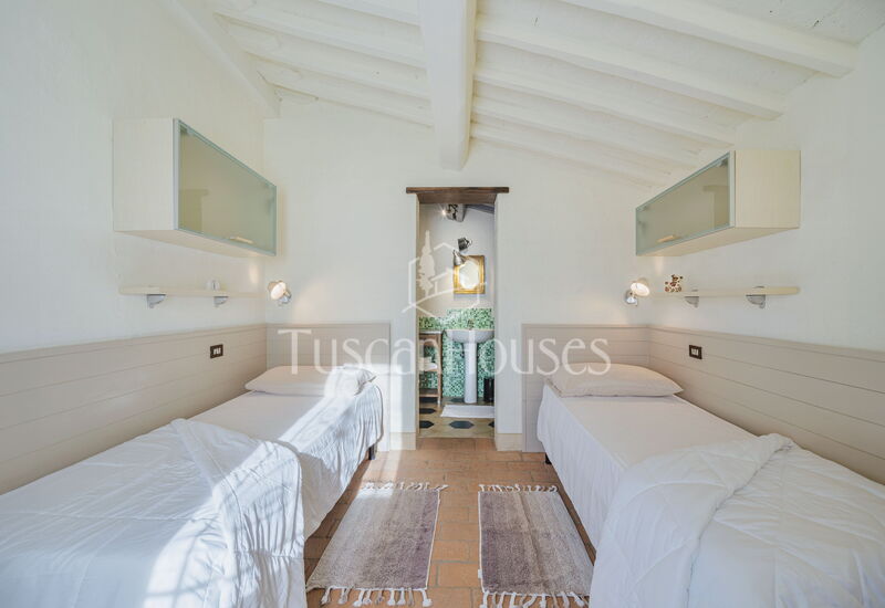 La Costa by Tuscanhouses