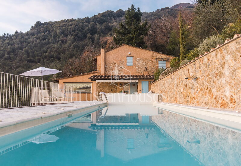 La Costa by Tuscanhouses