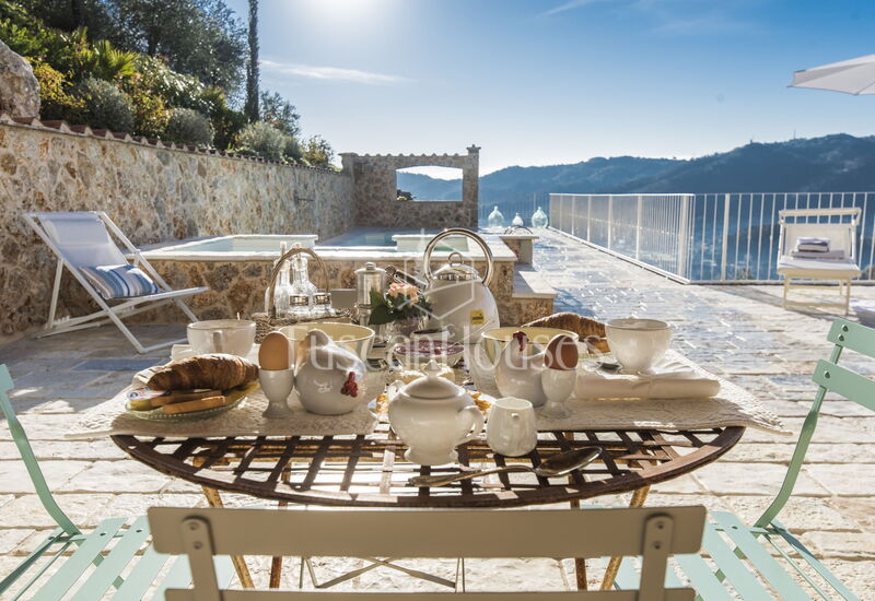 La Costa by Tuscanhouses