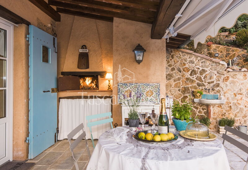 La Costa by Tuscanhouses