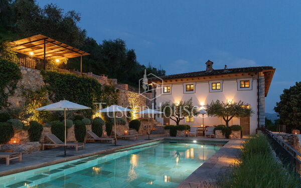 Villa Tomeoni by Tuscanhouses