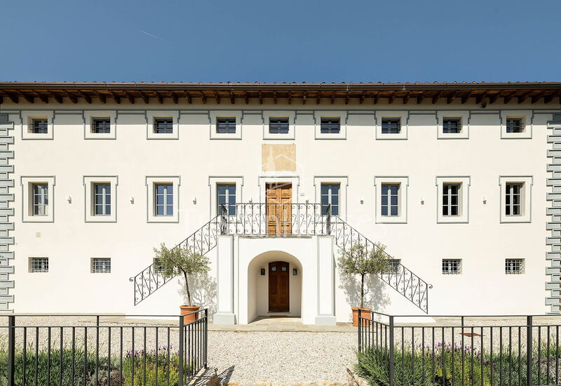 Villa Tomeoni by Tuscanhouses