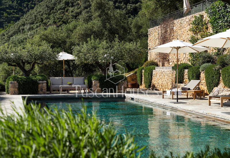 Villa Tomeoni by Tuscanhouses