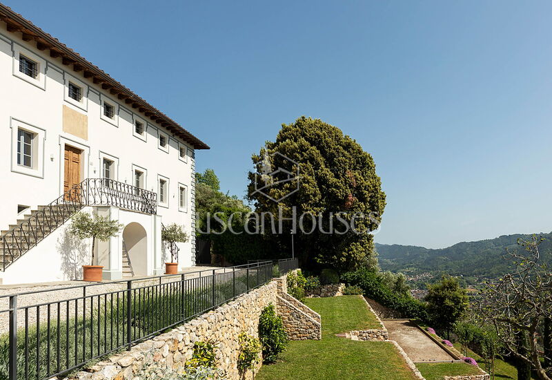 Villa Tomeoni by Tuscanhouses