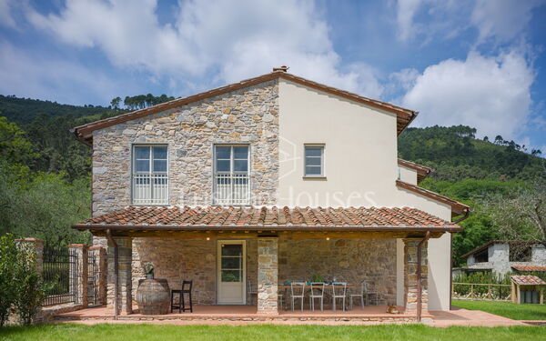 Casale Valentino by Tuscanhouses
