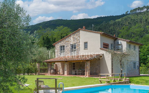 Casale Valentino by Tuscanhouses