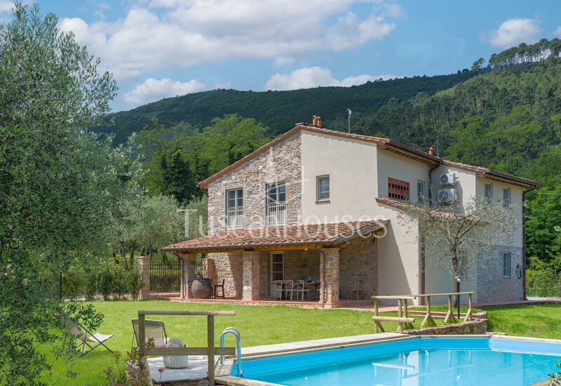 Casale Valentino by Tuscanhouses