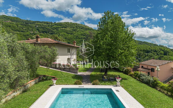 Villa Alessandra by Tuscanhouses
