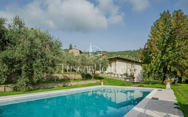 Villa Alessandra by Tuscanhouses