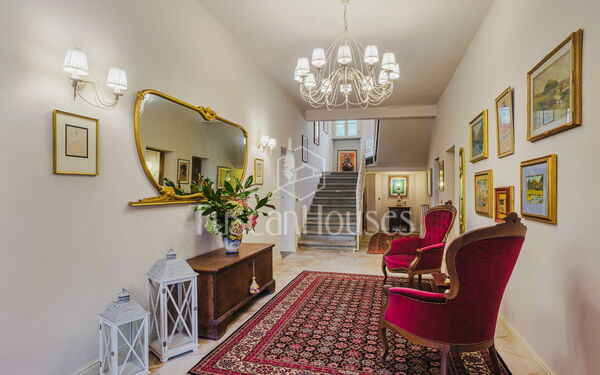 Villa Alessandra by Tuscanhouses