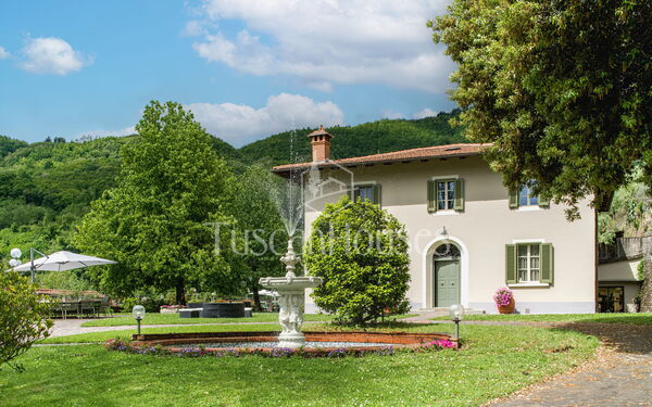 Villa Alessandra by Tuscanhouses