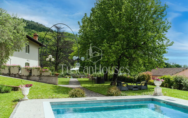 Villa Alessandra by Tuscanhouses