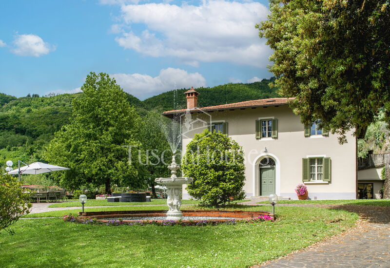 Villa Alessandra by Tuscanhouses