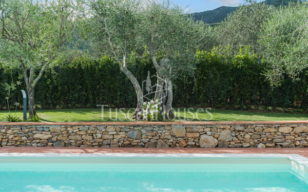 Casa dei Gigli di Dante by Tuscanhouses