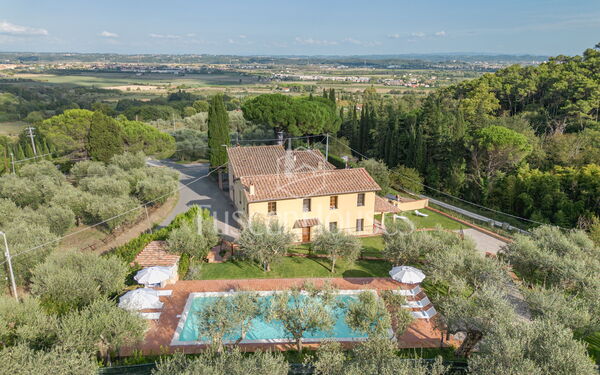 Casa dei Gigli di Dante by Tuscanhouses