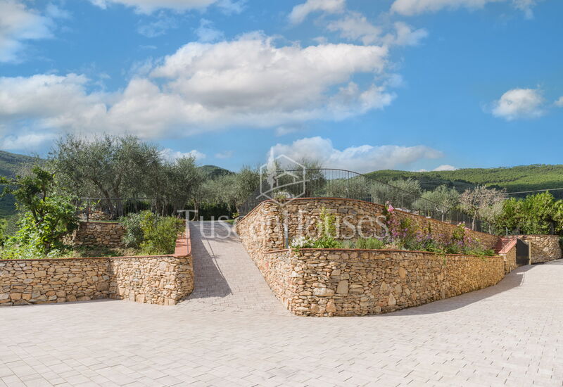 Casa dei Gigli di Dante by Tuscanhouses