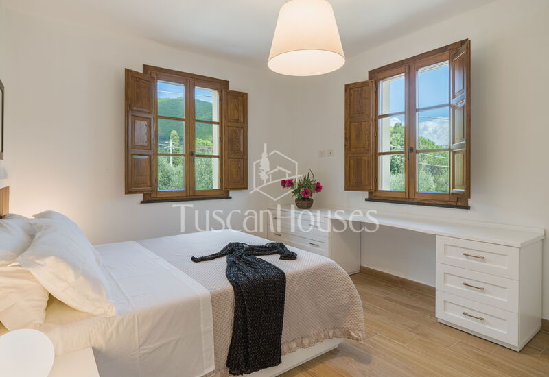 Casa dei Gigli di Dante by Tuscanhouses