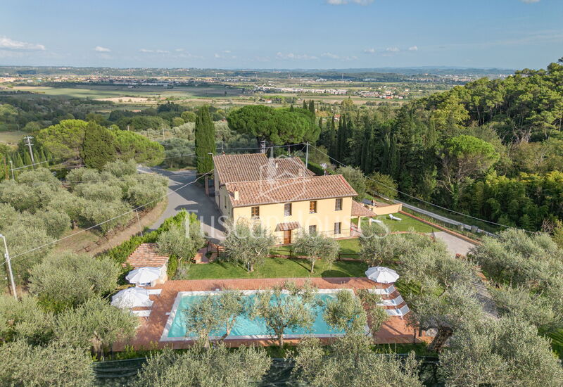 Casa dei Gigli di Dante by Tuscanhouses