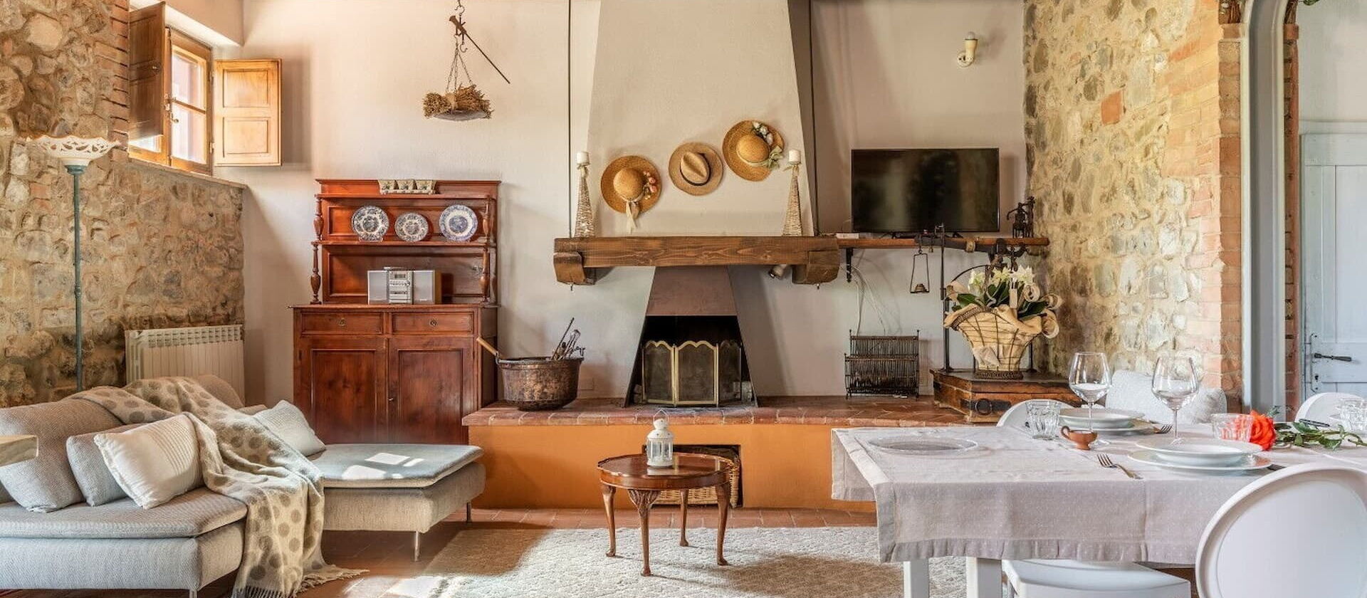 Tuscanhouses-Santalberto-Villa-with-pool-in-Tuscany.jpg