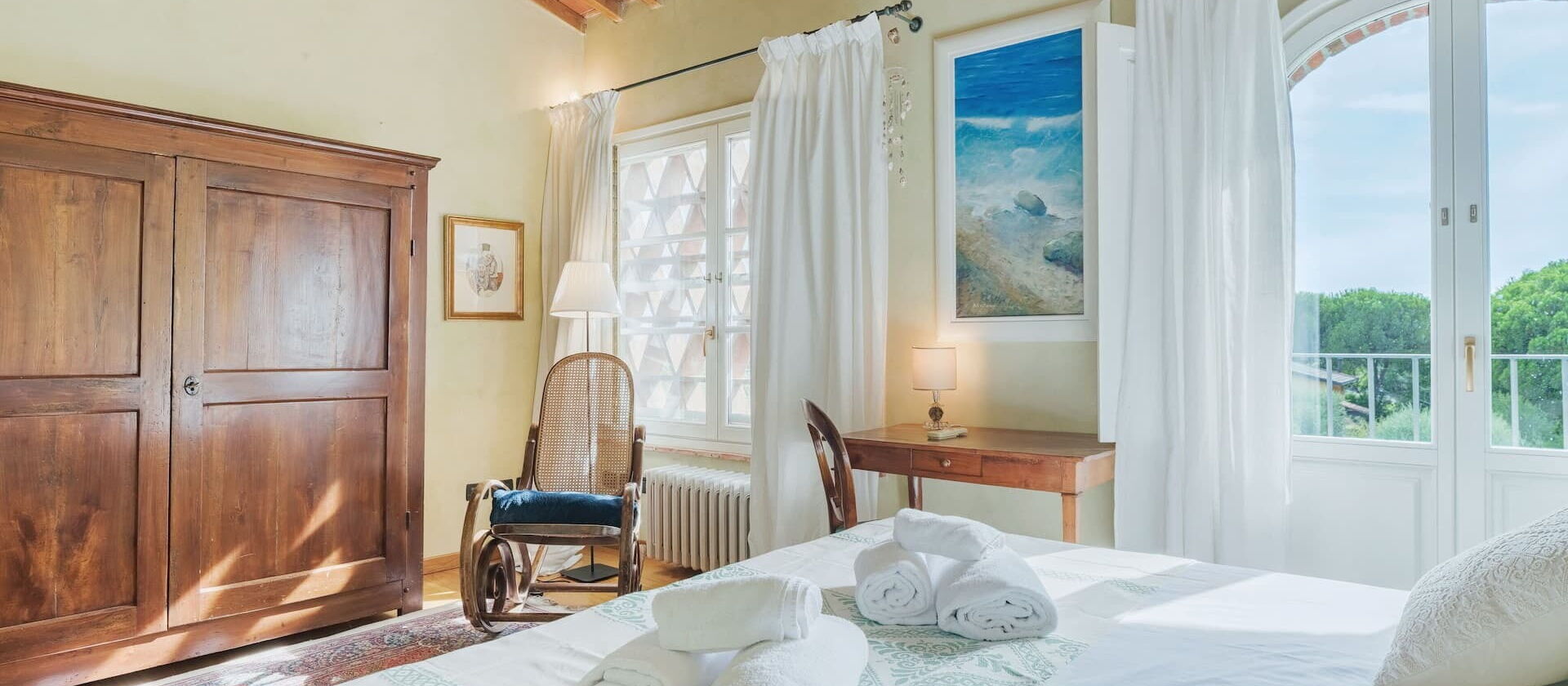 Tuscanhouses_Meriggio-Barn-Villa-with-pool-in-Tuscany.jpg