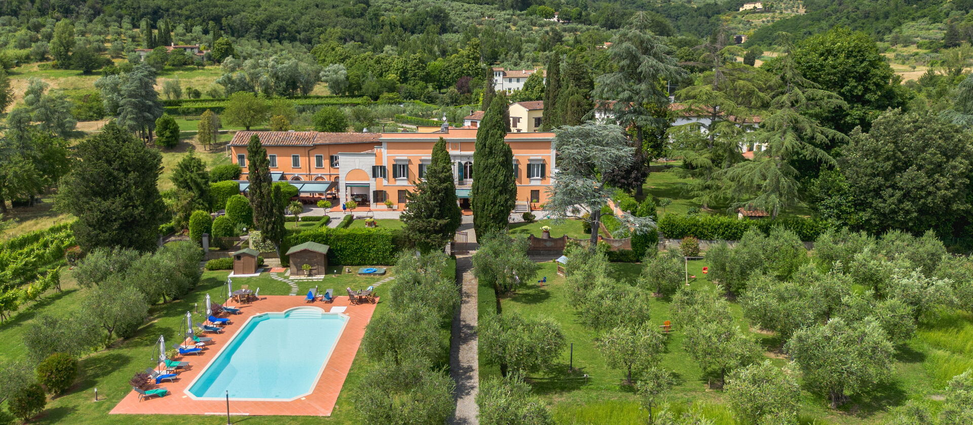 VILLA-DE-FIORI-Tuscanhouses-Villa-with-pool-close-to-Florence-Holiday-rental-3.jpg